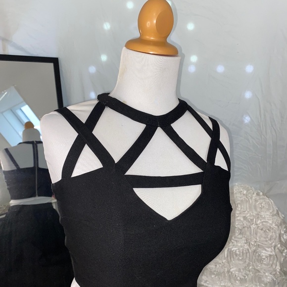 Charlotte Russe Tops - 💎 Black strapped crop top